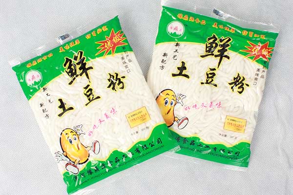 土豆粉真空机可以采用塑料复合膜、塑料铝箔复合膜等材质为包装材料